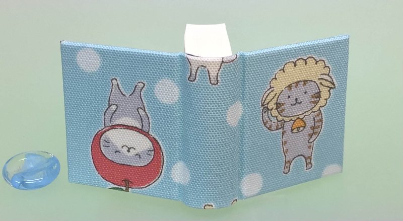 $稼ぐ猫&喰うだけの猫 柄 の「豆本ノ-ト」4cm×4,5cm・200ペ-ジ ◎上品な布表紙 ◎手仕事 ◎京都手作りお散歩