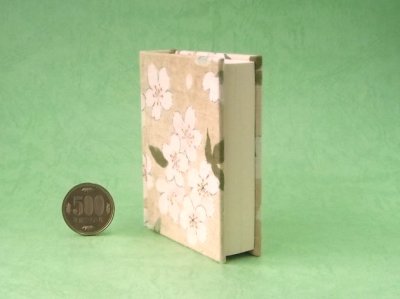 画像4: 【角背】万葉集絵歌留多豆本(卯月）