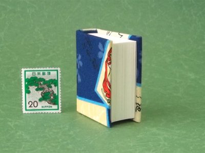 画像4: 【丸背】小倉百人一首豆本(からくれなゐに-青）