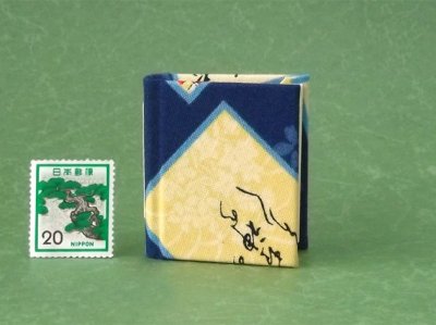 画像2: 【丸背】小倉百人一首豆本(ころもほすてふ-青）