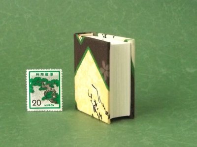 画像4: 【丸背】小倉百人一首豆本(ころもほすてふ-茶）