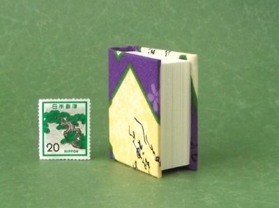 画像4: 【丸背】小倉百人一首豆本(ころもほすてふ-紫）