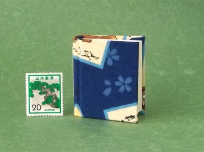 画像2: 【丸背】小倉百人一首豆本(くもかくれにし-青）