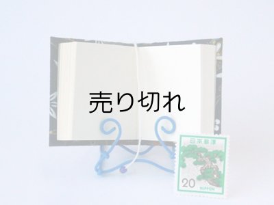 ノート部分の共通画像です。表紙の柄と栞紐の色などは変わります。