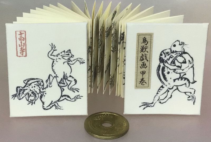 『鳥獣戯画・甲巻』　◎髷をひっぱり　（反則！反則！）　強引に外掛けする蛙⇔囃し立てる蛙の仲間