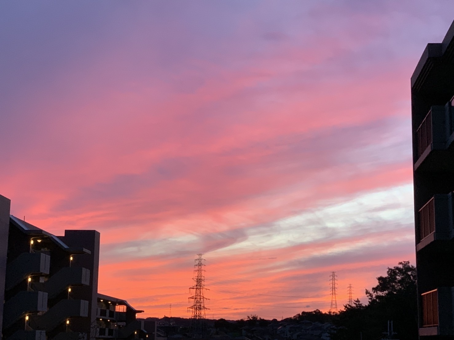 秋の夕焼け　奈良と京都の境目　京都精華町