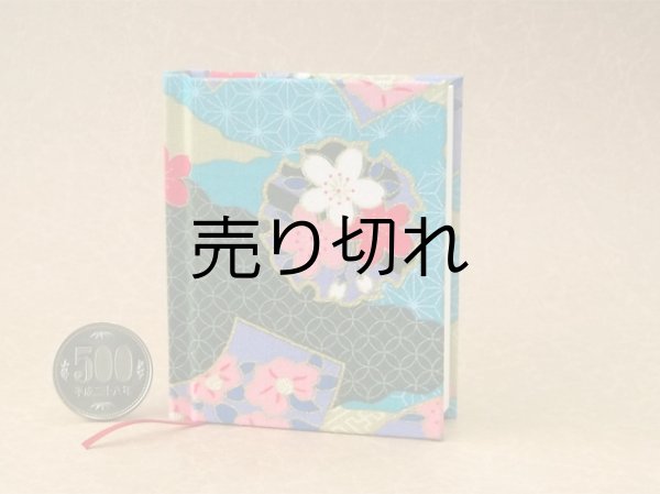 画像2: 【丸背】万葉集絵歌留多豆本(京小紋桜扇）