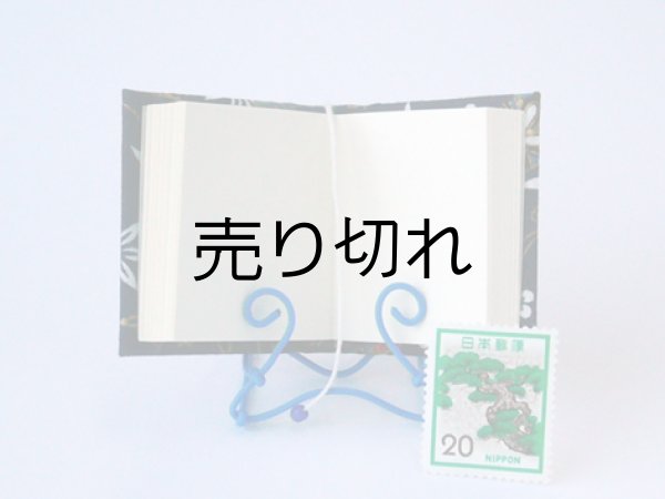 ノート部分の共通画像です。表紙の柄と栞紐の色などは変わります。