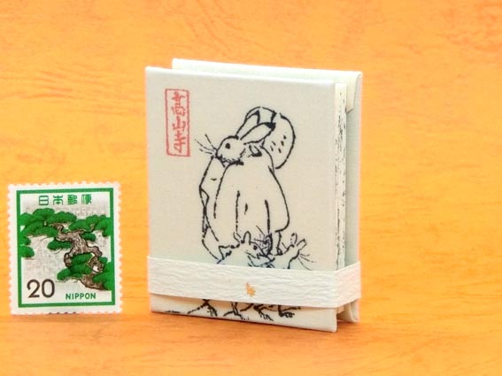 画像5: 鳥獣戯画豆折り本「甲巻」（烏帽子猫と様子を伺う鼠）