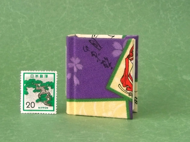 画像2: 【丸背】小倉百人一首豆本(からくれなゐに-紫）