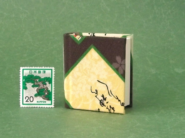 画像2: 【丸背】小倉百人一首豆本(ころもほすてふ-茶）