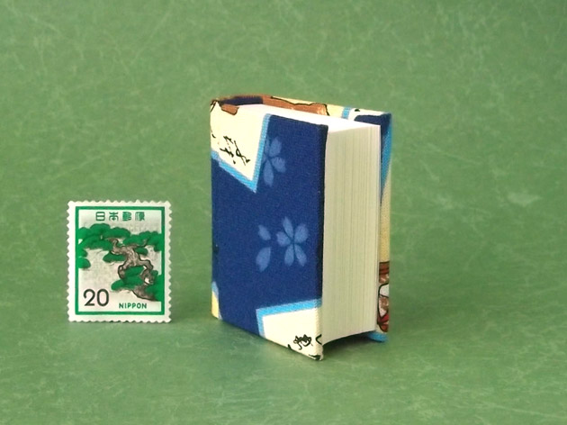 画像4: 【丸背】小倉百人一首豆本(くもかくれにし-青）